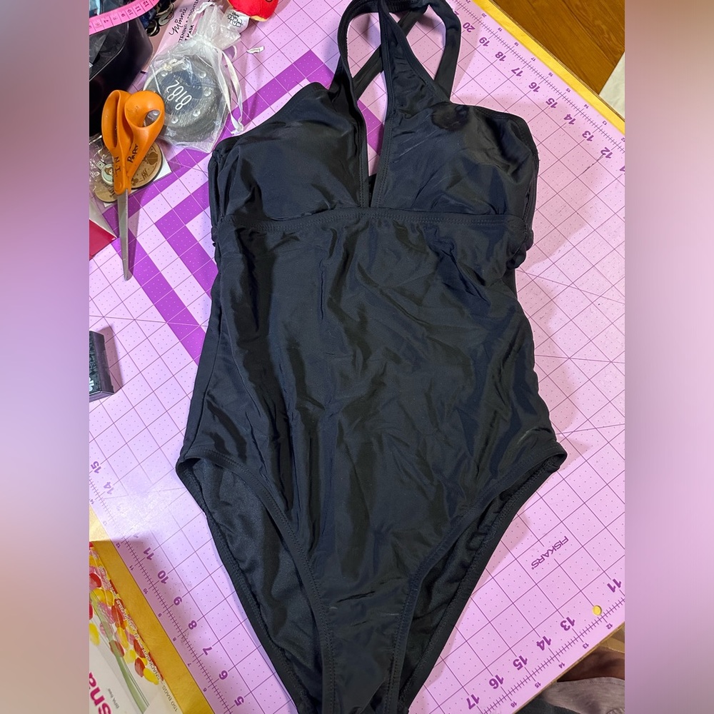 Kona Sol black one piece NWT size Medium 8-10‎